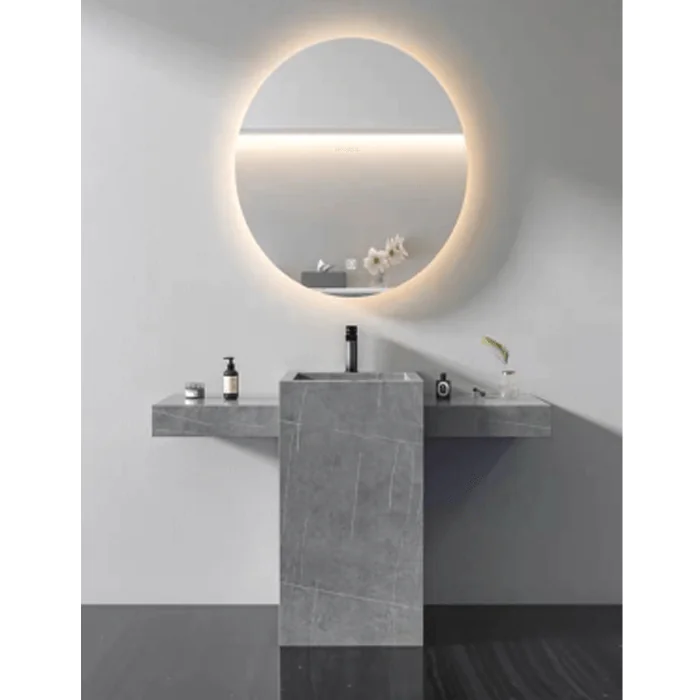 مغسلة صيني بورسلين رخامي موديل SYL1002B، مقاس 130 سم، بلون رمادي أنيق مع حوض ايمالك ومراية مضيئة. تصميم عصري وجودة عالية للحمامات الحديثة.