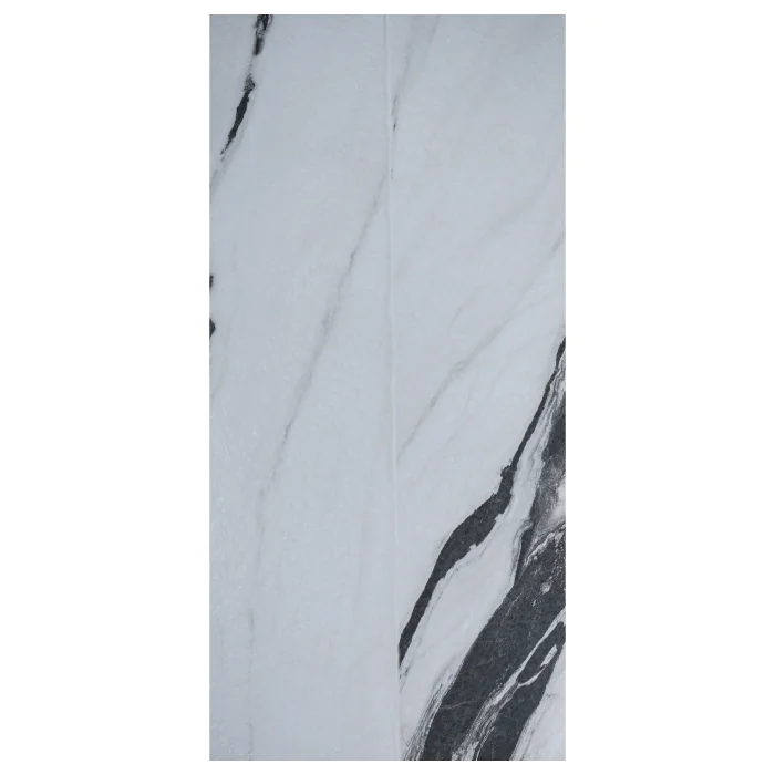 بورسلين هندي أبيض بخط ديكور أسود، مقاس 60x120، بسطح مطفي وتصميم أنيق يناسب الأرضيات والحوائط الداخلية، بجودة تصنيع هندية وسهولة في التنظيف.