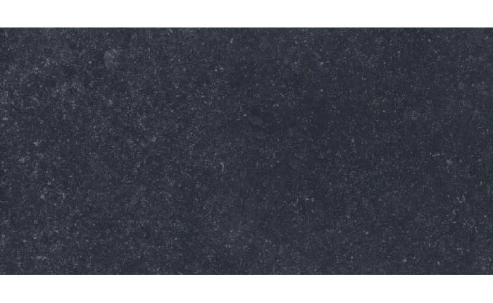 بورسلين هندي بلون أسود مطفي مستوحى من الحجر البلجيكي، من مجموعة بلجيوم ستون – CO. مقاس 60x120 سم وسماكة 2 سم. مثالي للأرضيات الداخلية والخارجية والديكورات الراقية.