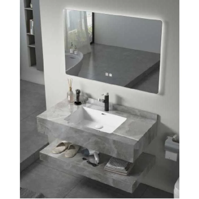 مغسلة حمام بتصميم عصري وفاخر من البورسلين الرخامي عالي الجودة. مقاس 80 سم، باللون الرمادي الأنيق، مزودة بحوض إيماك عملي ومرآة بإضاءة LED. تحتوي على رف تخزين سفلي لتنظيم المستلزمات. صنعت في الصين بمعايير جودة عالية لضمان المتانة والأداء المتميز.