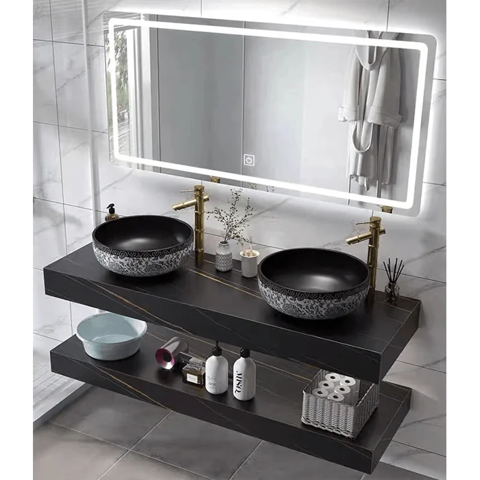 product_image_6745a54e9b220.png مغسلة بحوضين من البورسلين الرخامي باللون الأسود، مقاس 120 سم، تصميم فاخر مع مراية LED وأرفف تخزين أنيقة، مثالية للحمامات المودرن.