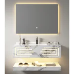 مغسلة بحوض واحد، مقاس 80 سم، تصميم رخامي أبيض مع إضاءة LED في الدرج الأمامي والمراية، لمسة أنيقة للحمامات الفاخرة.